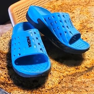 Hoka One One Revovery slide